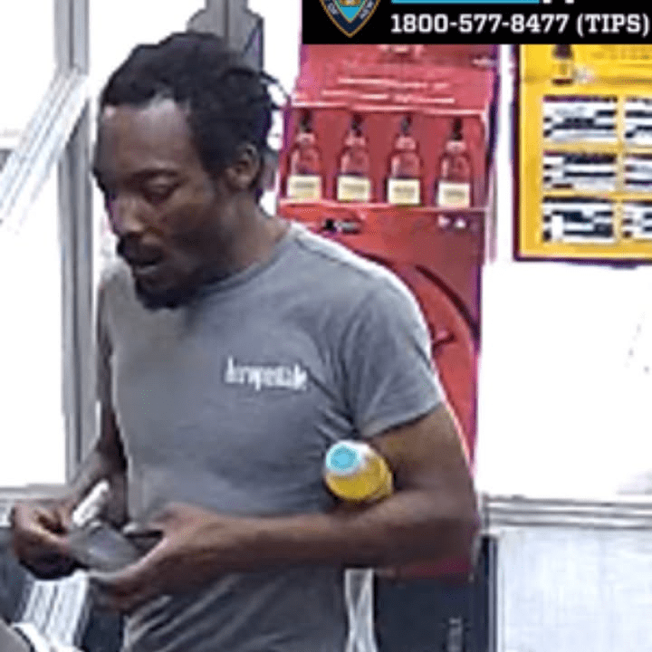Killer stabs queens man repeatedly in street then flees on foot Killer stabs queens man repeatedly in street then flees on foot