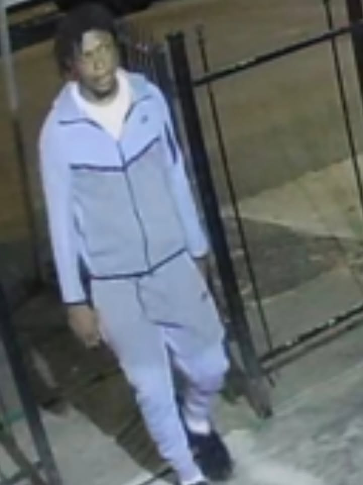 Gunman races into newark street and opens fire before ducking back inside home Gunman races into newark street and opens fire before ducking back inside home
