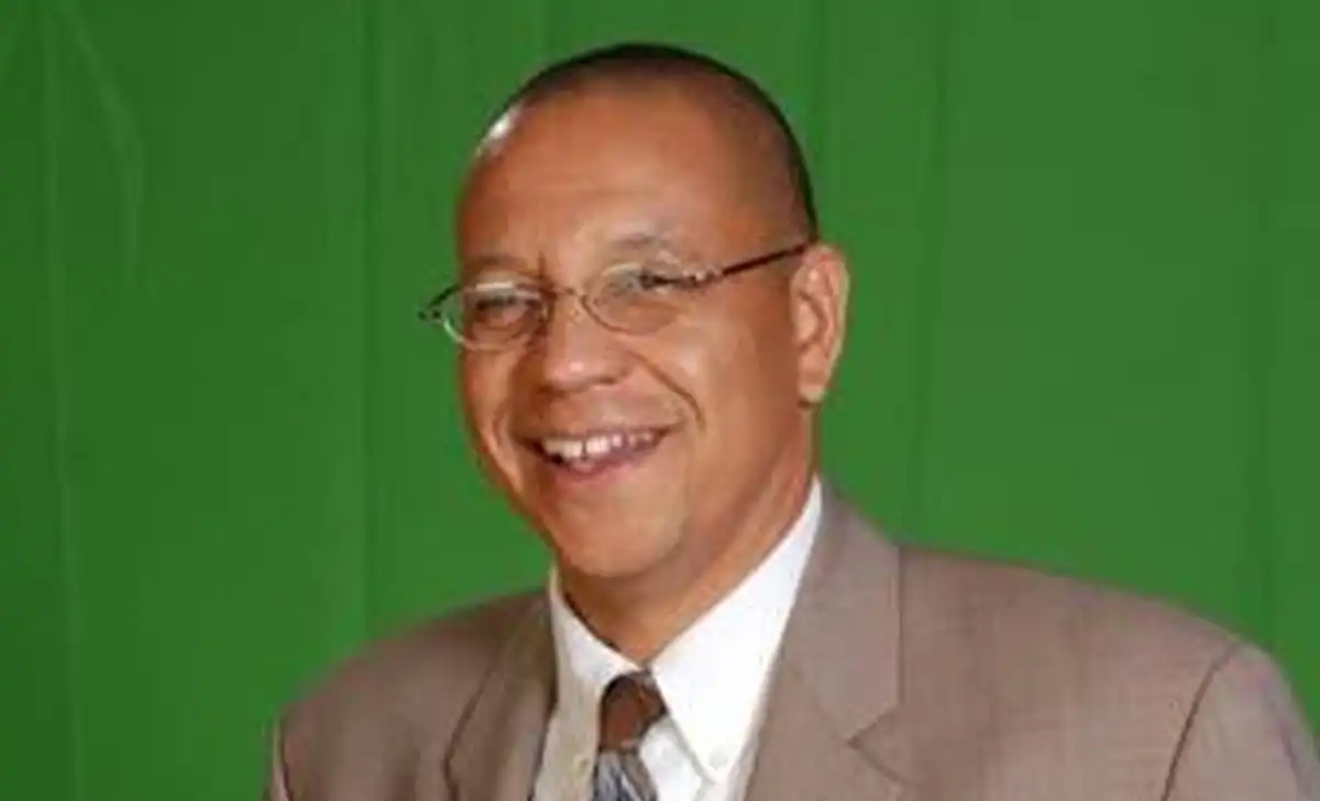 New jersey lt. Gov. Dale caldwell faces an independent investigation into alleged conduct toward women and possible ethics violations involving state jobs.