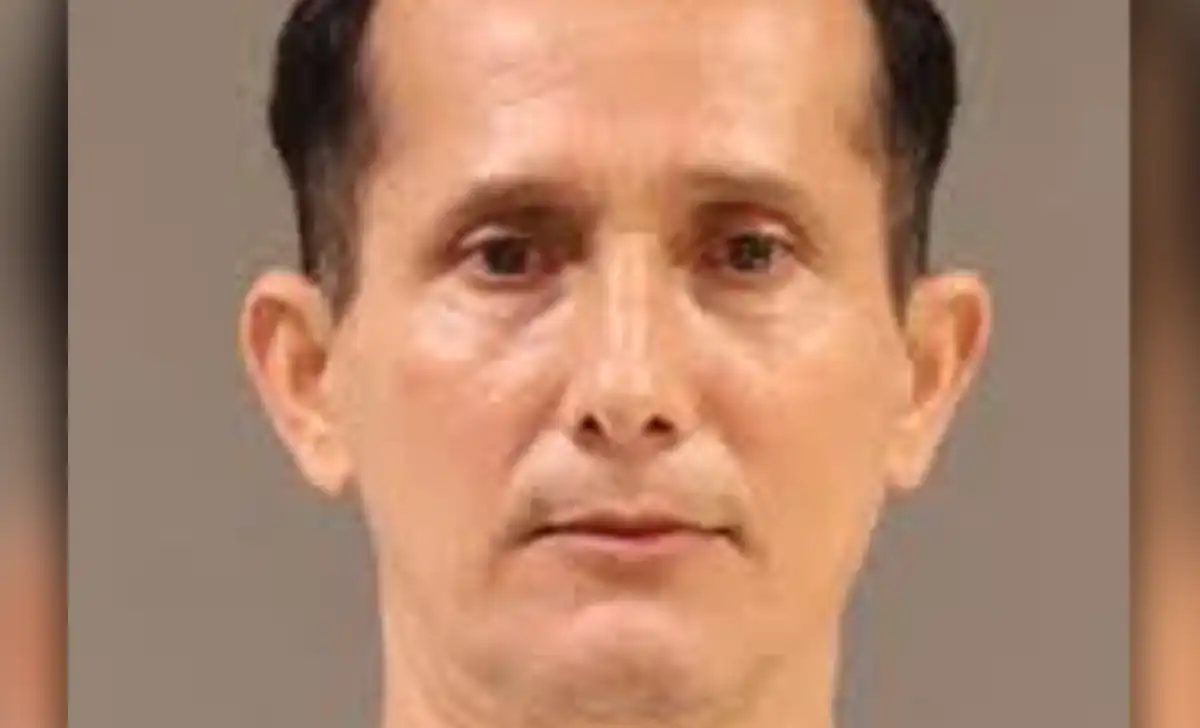 Former fbi ten most wanted fugitive alexis flores is back in philadelphia to face charges in the 2000 kidnapping, rape and murder of 5-year-old iriana dejesus.