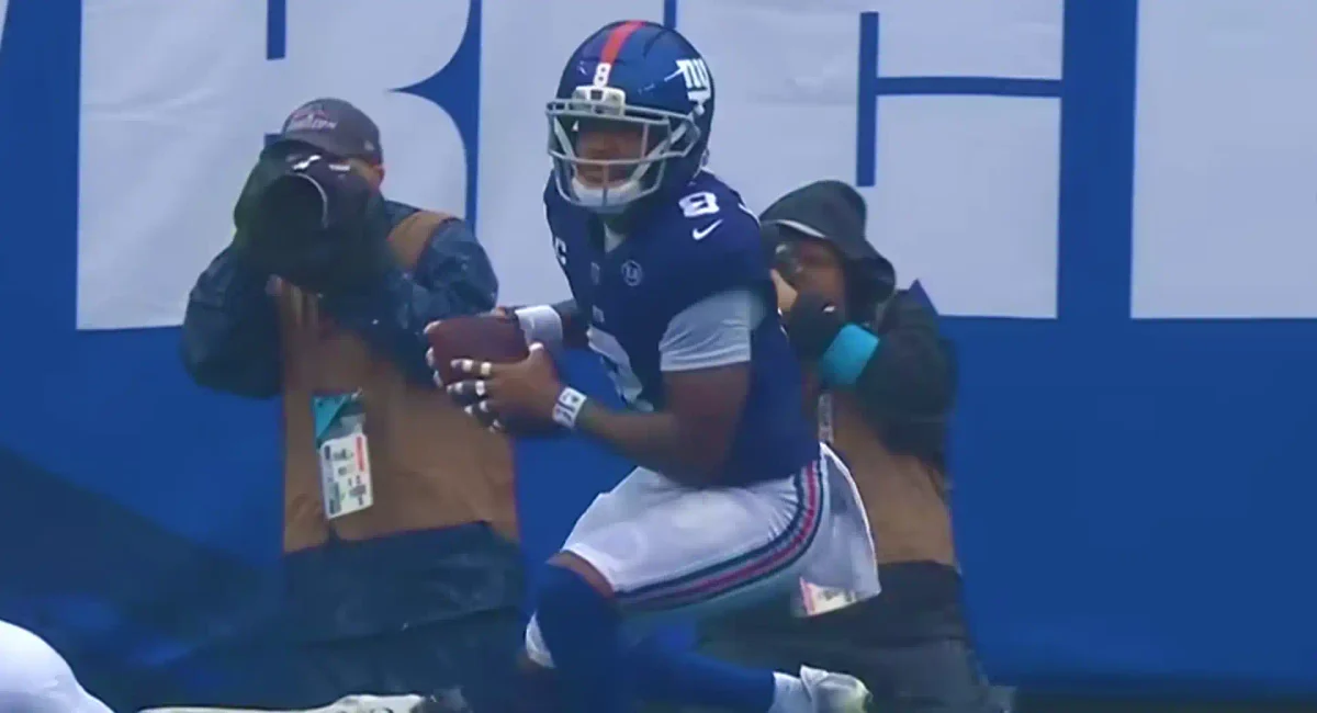 Giants grind out 12-7 win over titans as defense saves the day at metlife The new york giants held off the tennessee titans, 12-7, sunday at metlife stadium after jevón holland sealed the game with a late end-zone interception.