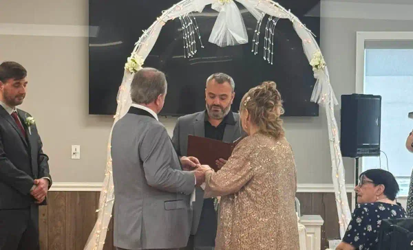 Terese and jay connolly tied the knot at homestead run in toms river, with mayor daniel rodrick officiating the senior center couple's aug. 29 wedding.