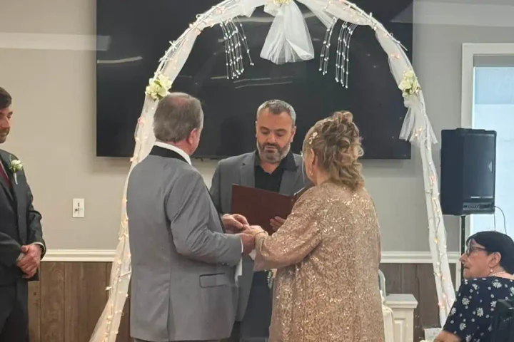 Terese and Jay Connolly tied the knot at Homestead Run in Toms River, with Mayor Daniel Rodrick officiating the Senior Center couple's Aug. 29 wedding.