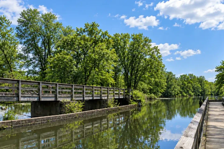 In new jersey, there’s a bridge that carries one waterway over another