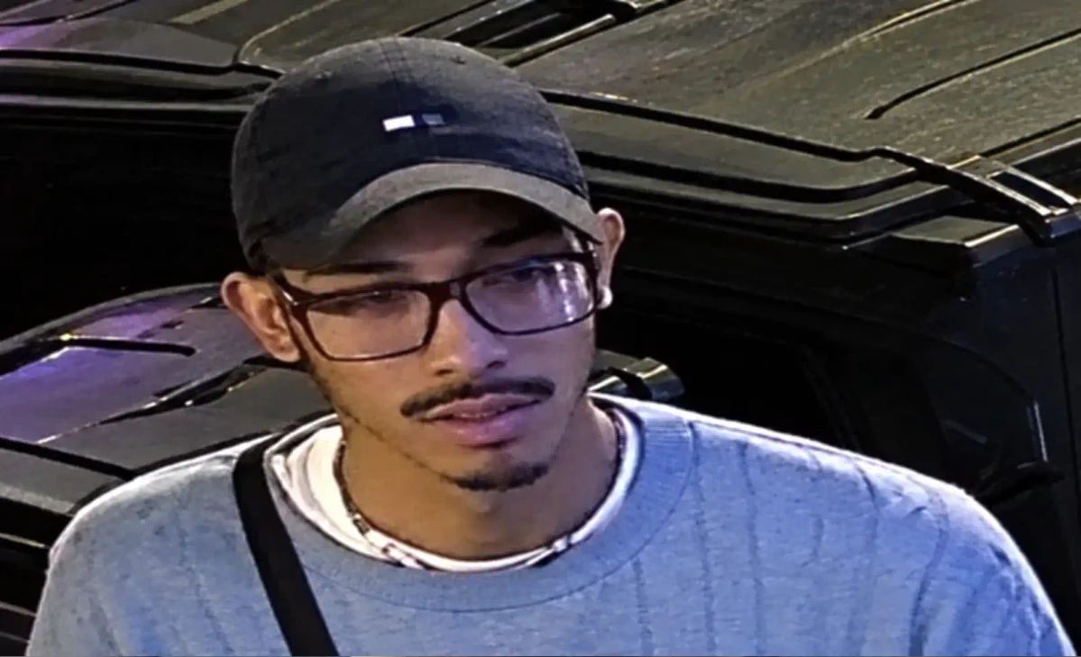 NYPD detectives are searching for a gunman who allegedly robbed a 38-year-old man of a fanny pack containing $2,000 on an early morning in Queens.