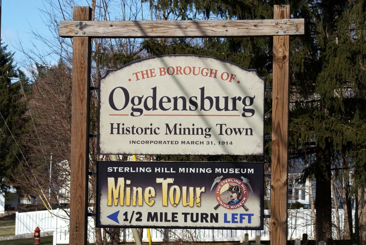 Glowing rocks found in mine show off new jersey’s 1. 3-billion-year-old past Glowing rocks found in mine show off new jersey’s 1. 3-billion-year-old past