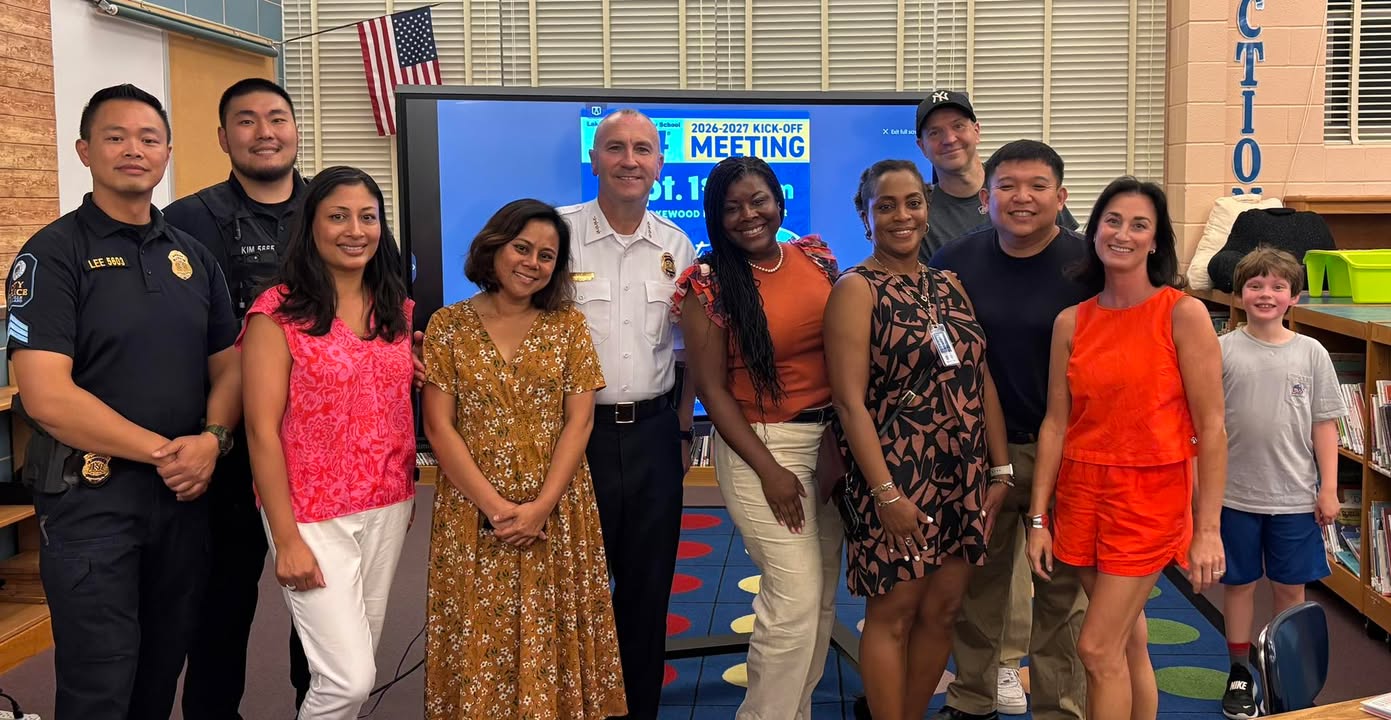 Police thanked the lakewood elementary school pta for inviting officers to attend the meeting.