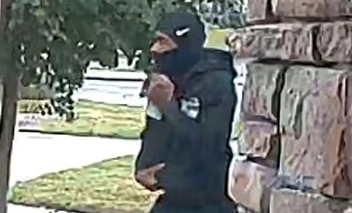 Chesapeake police hunt suspect after juvenile girl shot multiple times Police in chesapeake are asking for help identifying a young man who fled after a juvenile female was shot multiple times on summerall lane.