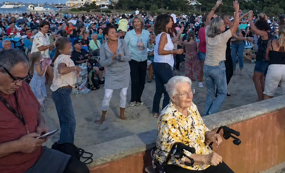 Toms river mayor invites entire town to final free concert on the beach in 2026