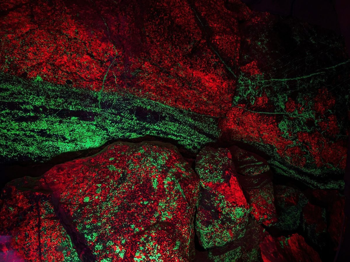 Glowing rocks found in mine show off new jersey’s 1. 3-billion-year-old past Glowing rocks found in mine show off new jersey’s 1. 3-billion-year-old past