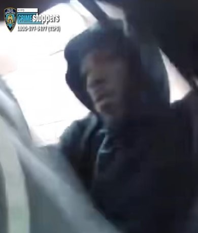 Bronx robbery suspect drags 66-year-old to ground, steals backpack and money Bronx robbery suspect drags 66-year-old to ground, steals backpack and money