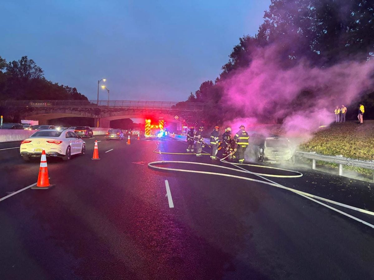 Suv bursts into flames on garden state parkway in clark, occupants escape before firefighters arrive Suv bursts into flames on garden state parkway in clark, occupants escape before firefighters arrive