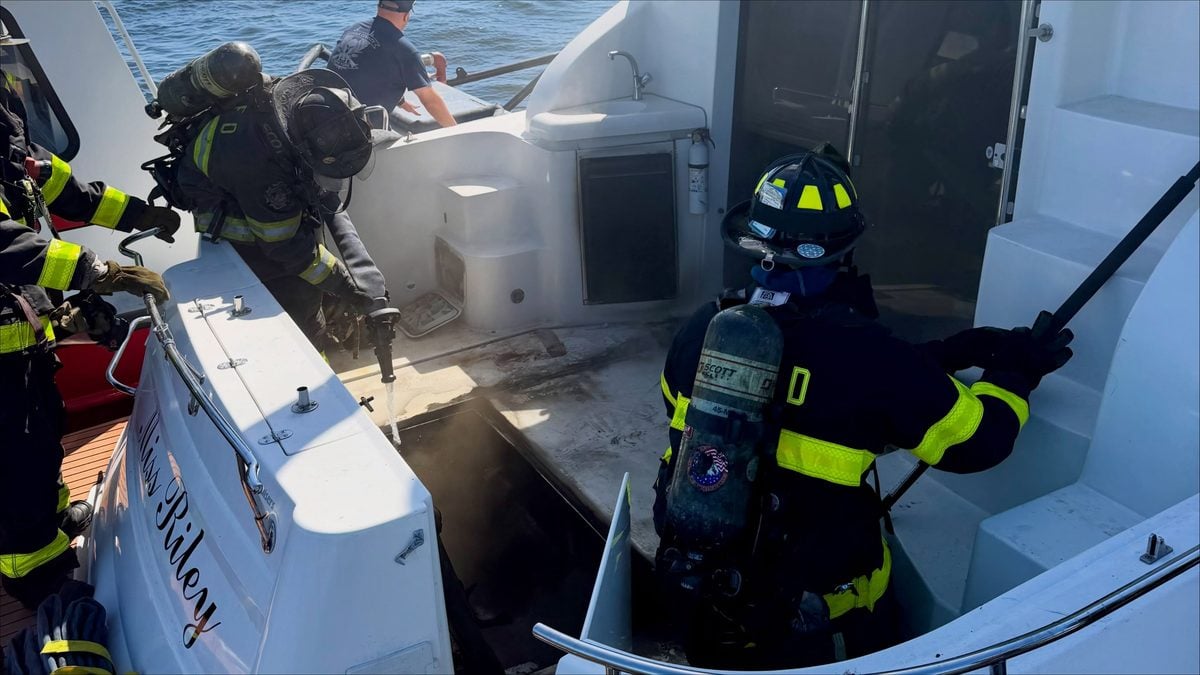An unoccupied boat caught fire and drifted toward shore at bay shore marina before long island firefighters and marine police secured the vessel and extinguished the flames.