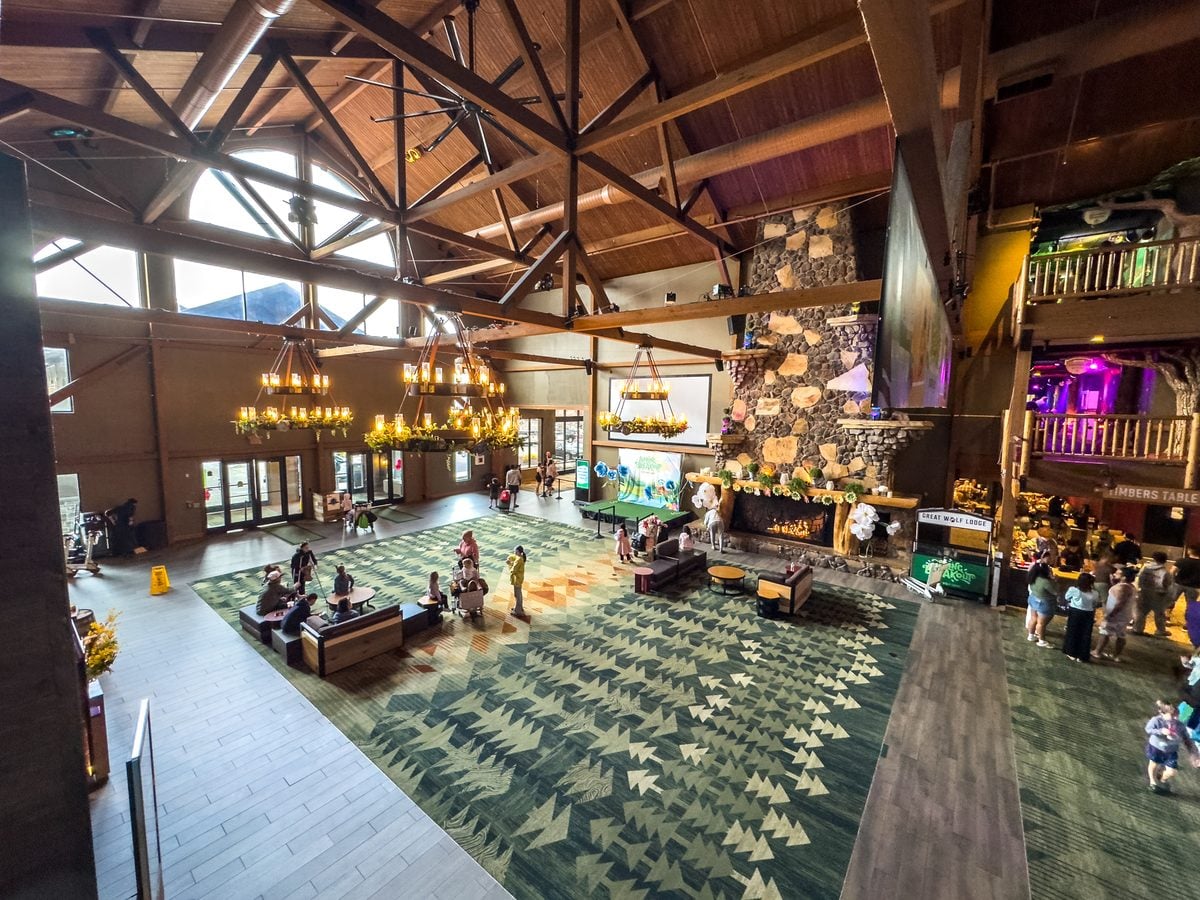 Murder at great wolf lodge as mom kills husband and 3-year-old son inside hotel room Murder at great wolf lodge as mom kills husband and 3-year-old son inside hotel room