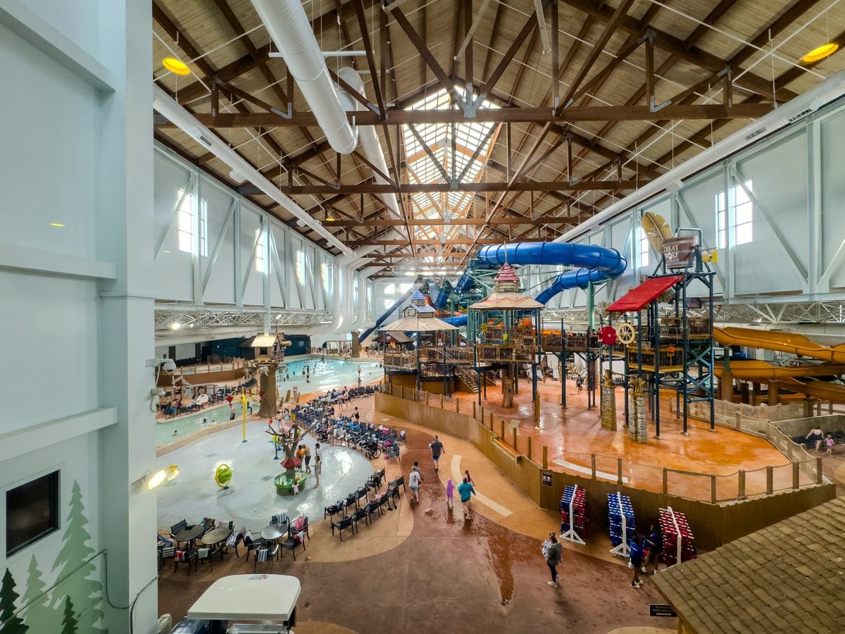 Murder at great wolf lodge as mom kills husband and 3-year-old son inside hotel room Murder at great wolf lodge as mom kills husband and 3-year-old son inside hotel room
