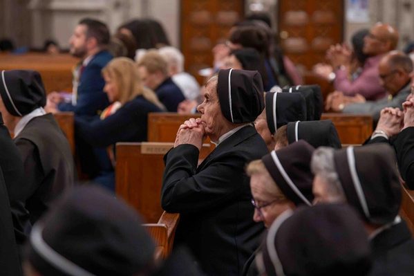 Record 500 gather for italian heritage mass in newark, raising $6,000 for sisters’ work