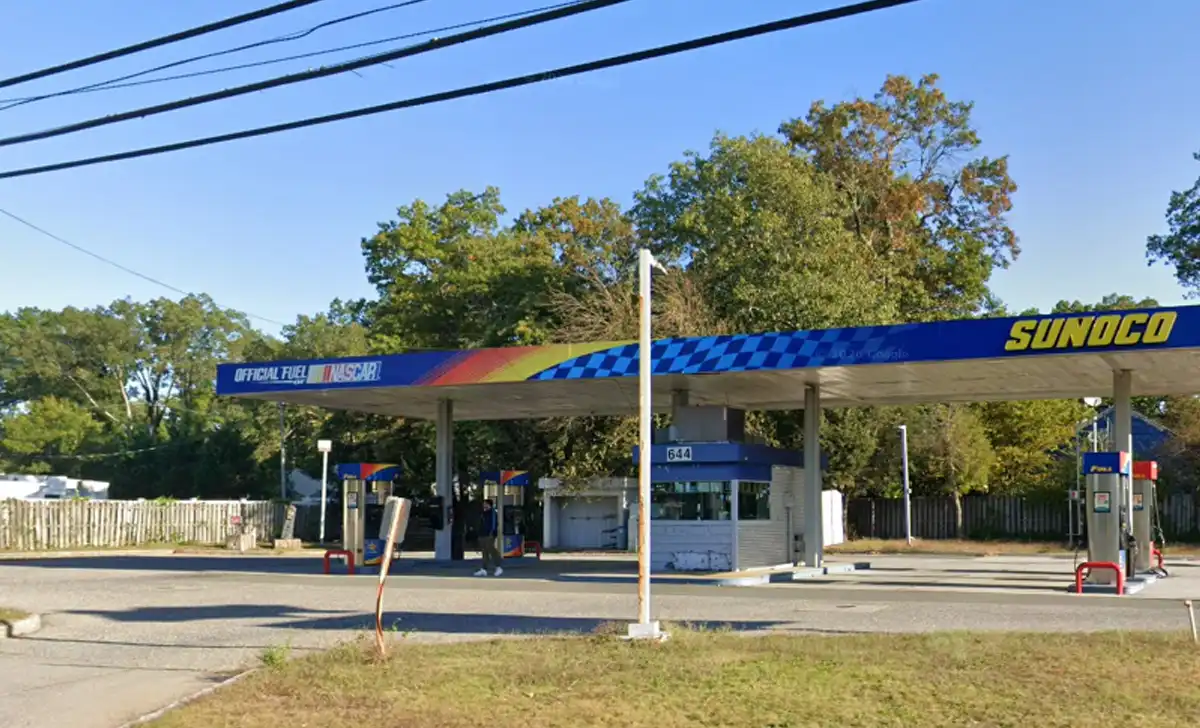 Two toms river gas stations, one lakehurst station settle deceptive pricing case for $17,500 The owner of three ocean county gas stations will pay $17,500 after investigators found deceptive pump pricing and multiple weights-and-measures violations.