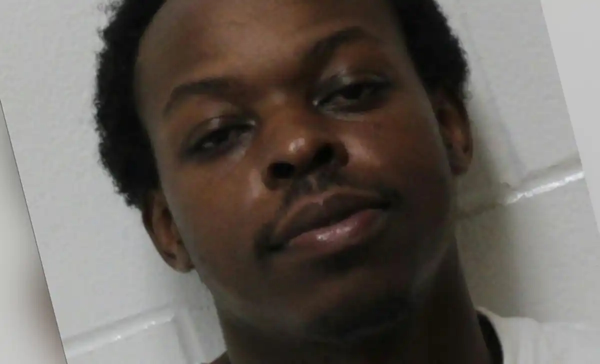 Salisbury man accused of kicking deputy, damaging jail cells after dwi arrest Na’jer khalil robert ayres faces multiple charges after wicomico county deputies say a dwi investigation escalated into resistance, an assault on a deputy and damage to detention cells.