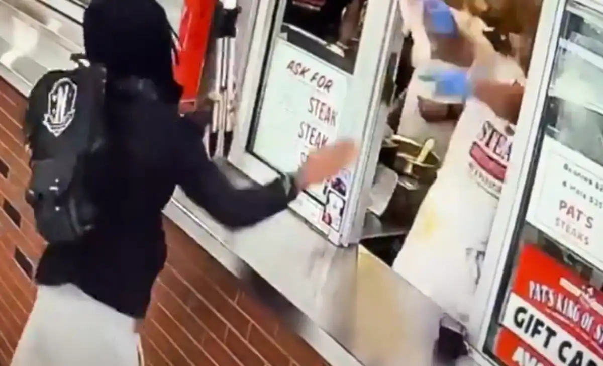 Youtube creator charged for throwing cheesesteak speaks out before arrest A social media creator using the names h4ll0w33n and yam tv allegedly threw a cheesesteak at pat’s king of steaks manager tom francano before posting video of the encounter online.