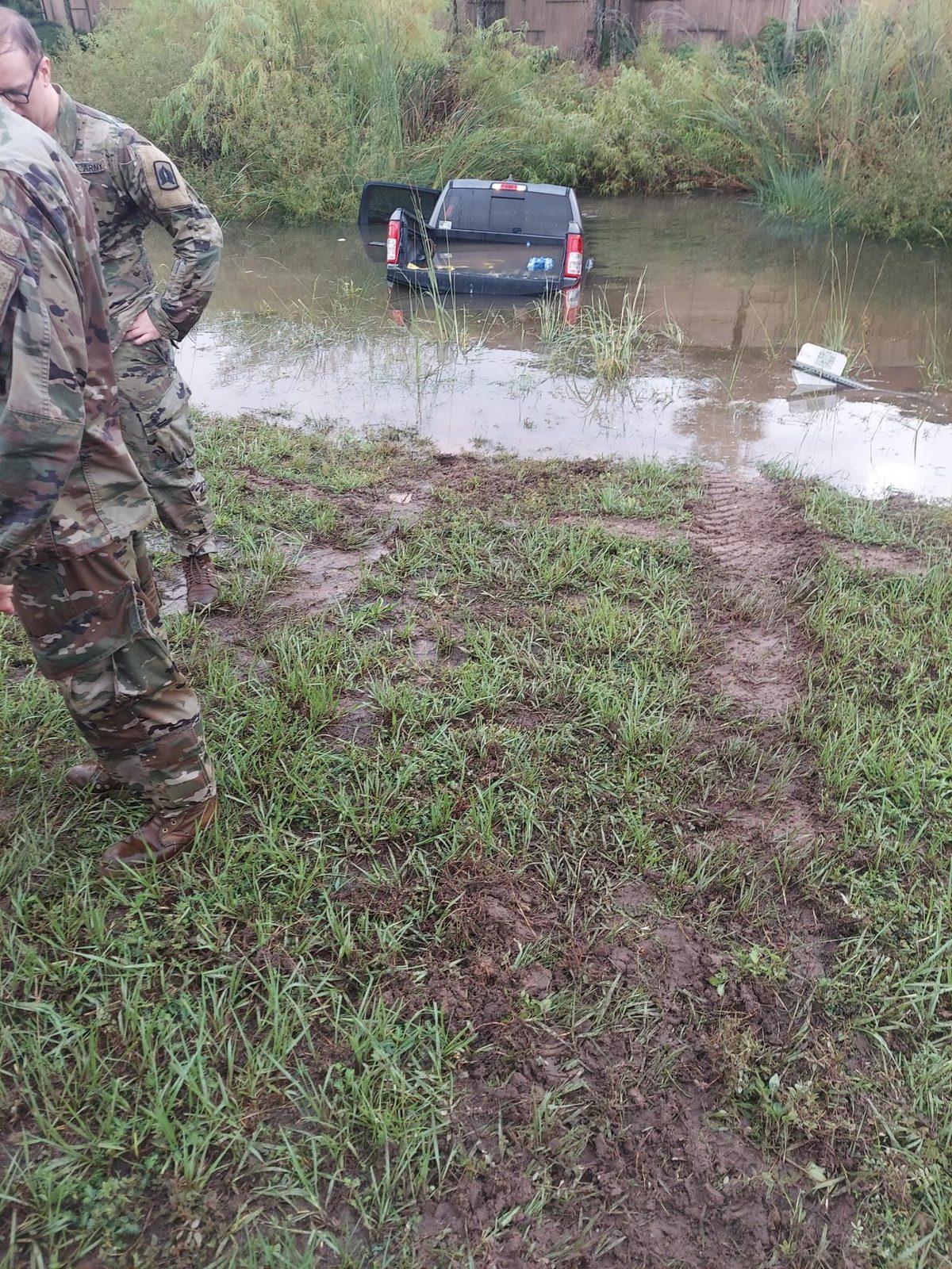 Florida national guard soldiers swim to submerged vehicle to rescue occupants after hurricane isaias Florida national guard soldiers swim to submerged vehicle to rescue occupants after hurricane isaias