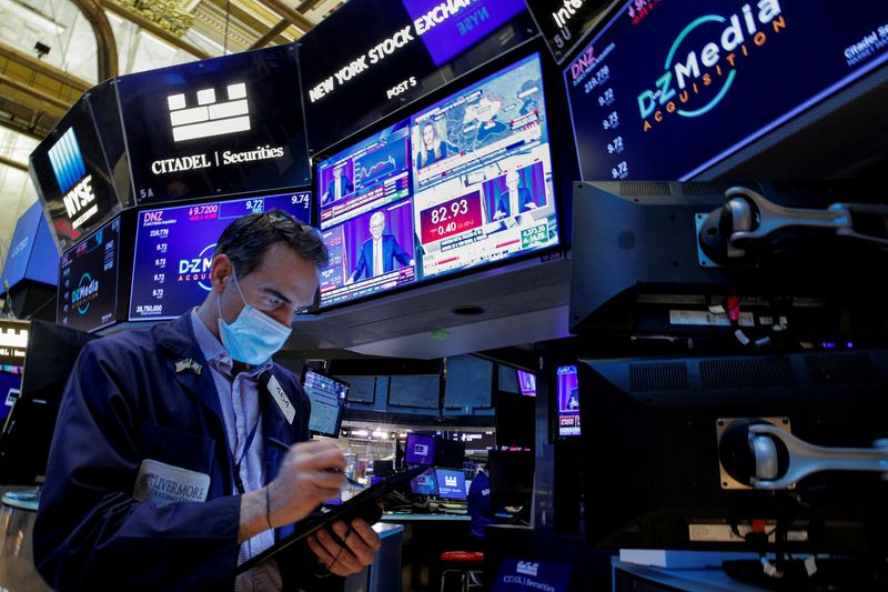 Strong U.S. earnings lift global equities amid inflation, geopolitical concerns
