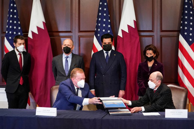 Qatar seals Boeing freighter deal with surprise 737 order