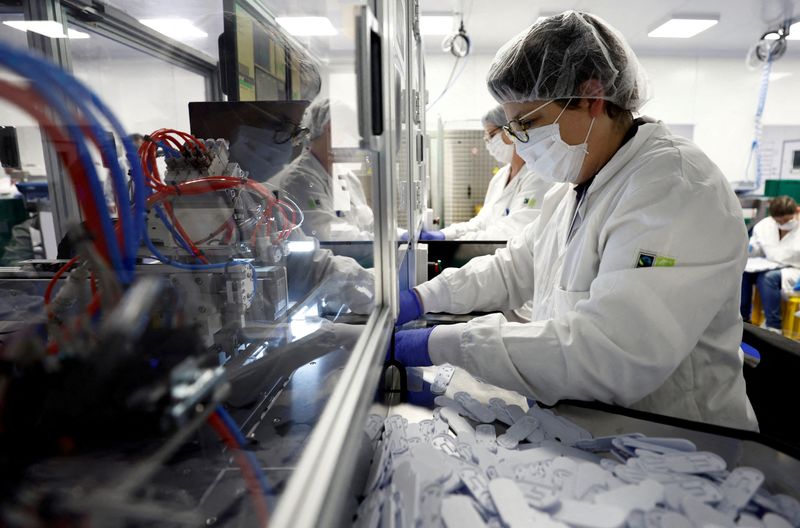 Euro zone factory growth accelerated in Jan as bottlenecks eased -PMI