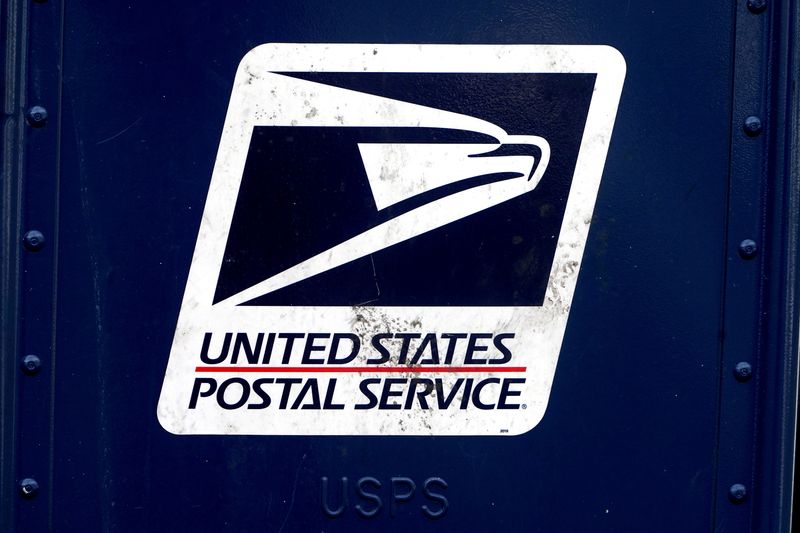 Albuquerque man accused of robbing postal carrier