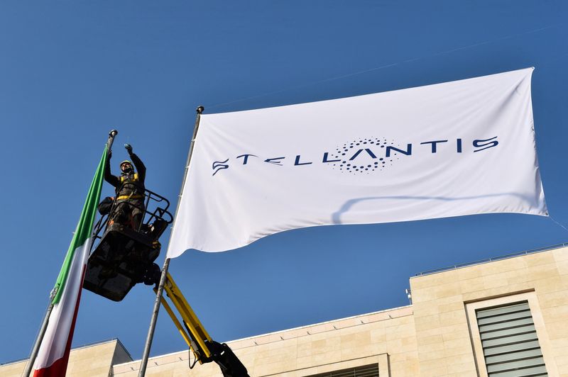 Stellantis, unions agree on over 700 voluntary redundancies this year UILM