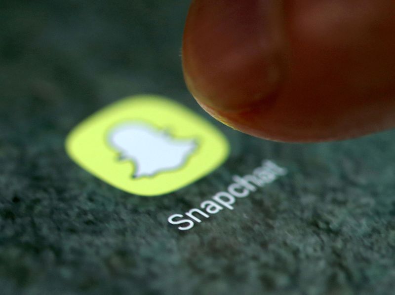 Analysis-Digital ad minnows Snap, Pinterest soar past giant Meta