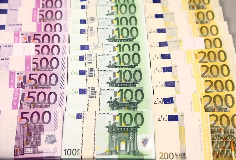 Slovak current account shows 831 million euro deficit in December