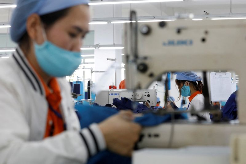 Vietnam apparel exports seen rising 7.4% this year to $43.5 billion -official