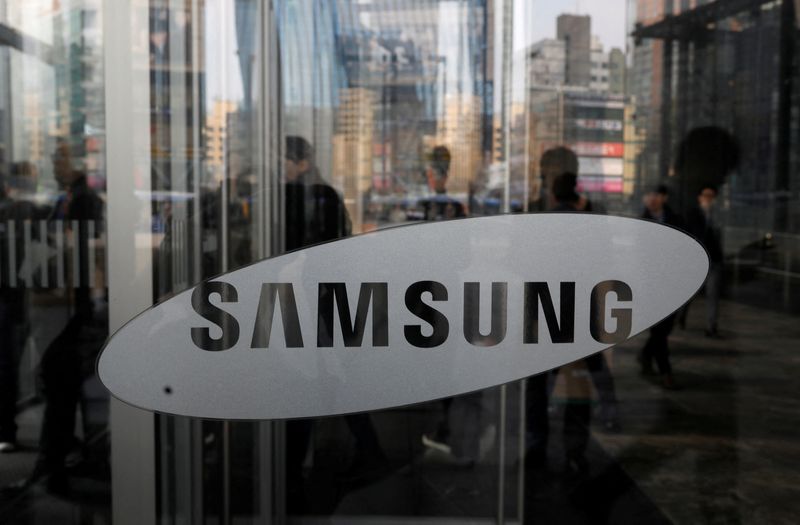 Samsung invests $920 million in Vietnam plant expansion