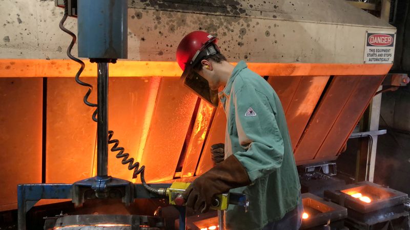 U.S. manufacturing output rises moderately in January