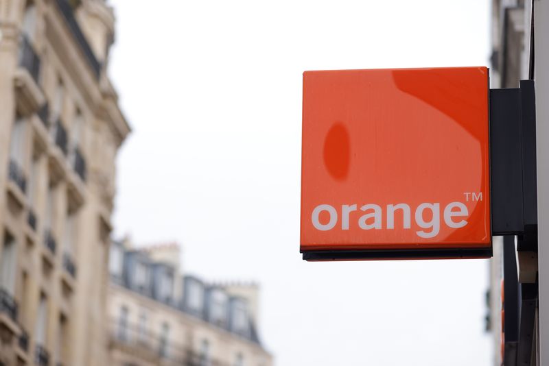 Orange sees return to core profit growth in 2022