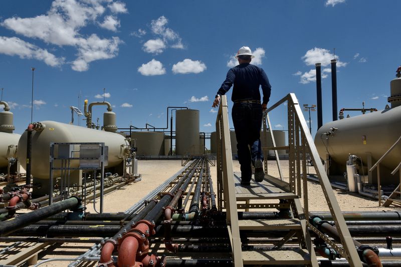 Facing Texas pushback, BlackRock says it backs fossil fuels