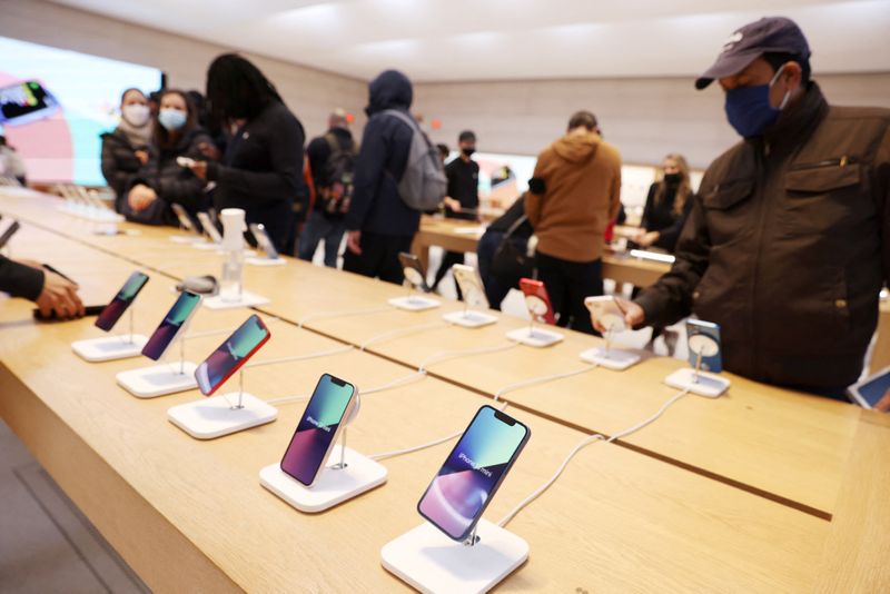 U.S. Apple store workers working to unionize - Washington Post