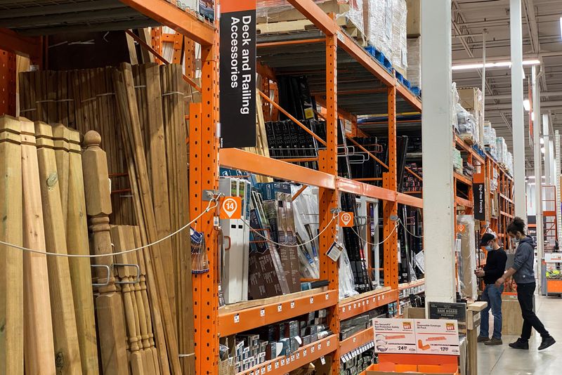 Home Depot's margin warning casts shadow on solid quarter