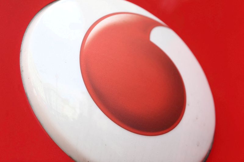 Vodafone looks to sell stake worth $2.5 billion in Indian cell tower firm