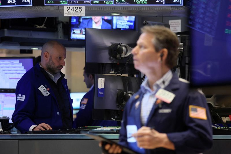 U.S. investors flee to money market funds amid Ukraine crisis