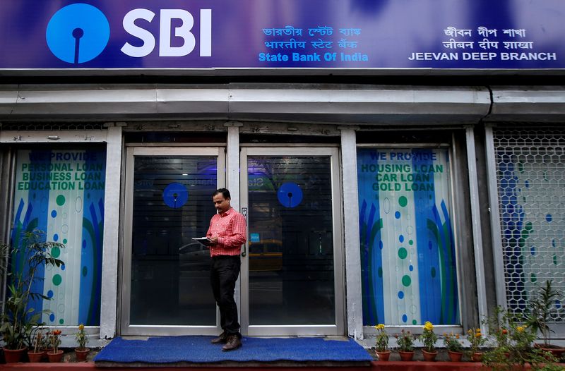India's top lender stops handling trade with sanctioned Russian entities - sources