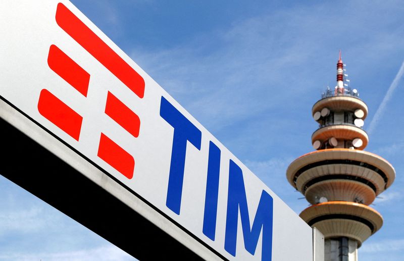 Telecom Italia to present standalone plan as KKR hovers