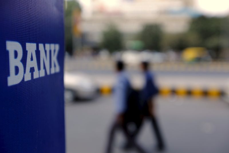 Global banks eschew risk as they navigate Russia sanctions quagmire