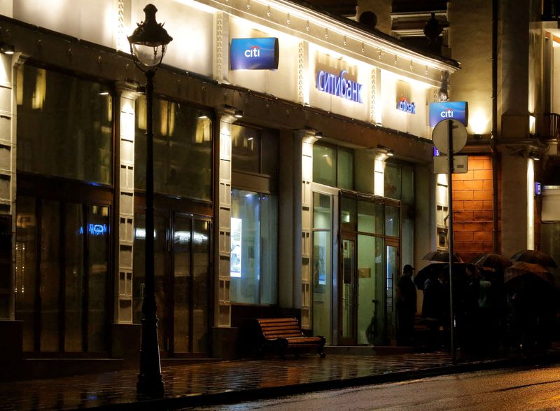 Analysis-Global banks face costly, arduous process to exit Russia