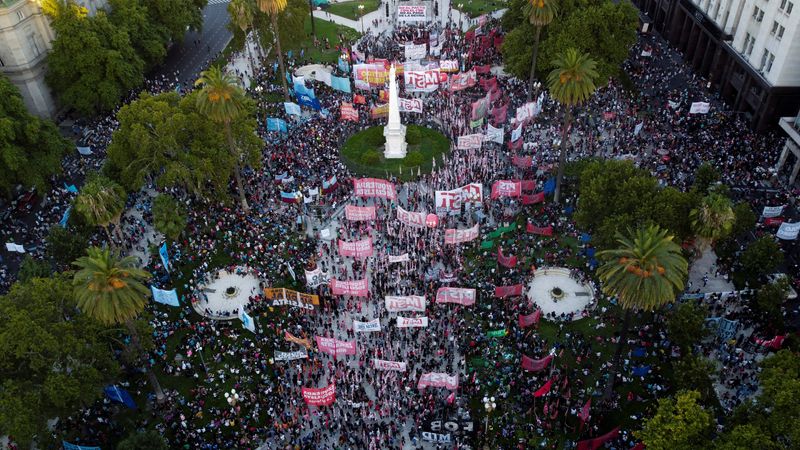 Argentina bonds sink in snub to $45 billion IMF deal