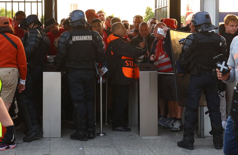 Soccer-French trade unions hail strike success during Champions League final
