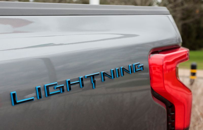 Ford to invest $2 billion in Michigan, create 3,200 jobs