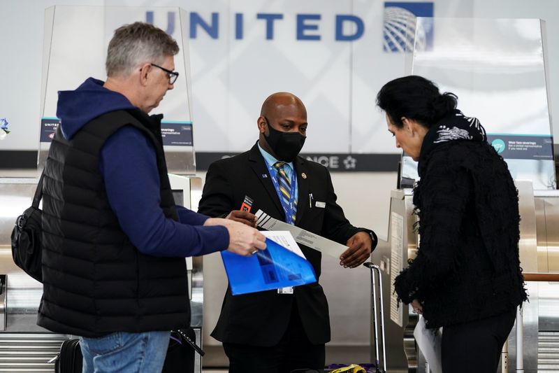 Airlines step up push to get U.S. to drop international COVID-19 testing rule