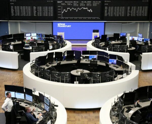 European shares fall on growth fears ahead of ECB meeting