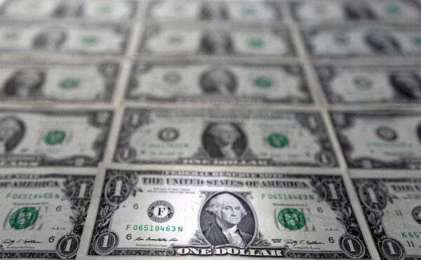 U.S. household wealth drops for first time in 2 years